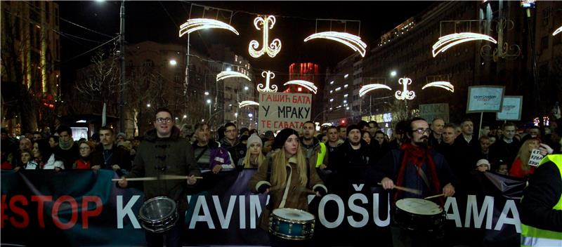 Srbijanski novinari osudili napade na reportera HRT-a zbog izvještavanja s prosvjeda u Beogradu