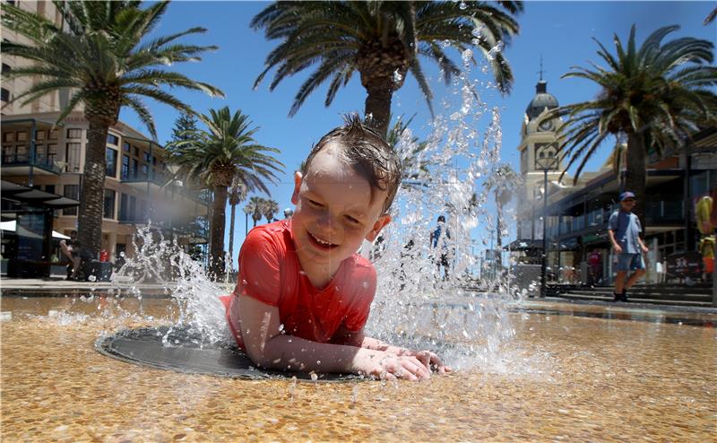 AUSTRALIA HOT WEATHER