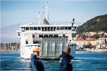 Trajekt s tijelom Stanka Poklepovića krenuo prema Braču