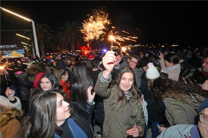 Splićani uz buru i vatromet dočekali Novu godinu