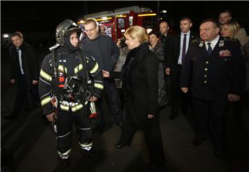 Predsjednica se u novogodišnjoj noći susrela s dežurnim vatrogascima