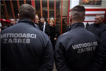 Predsjednica se u novogodišnjoj noći susrela s dežurnim vatrogascima