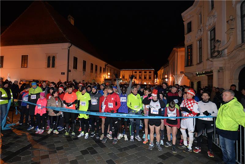 Više od 400 trkačica i trkača na varaždinskoj Novogodišnoj utrci