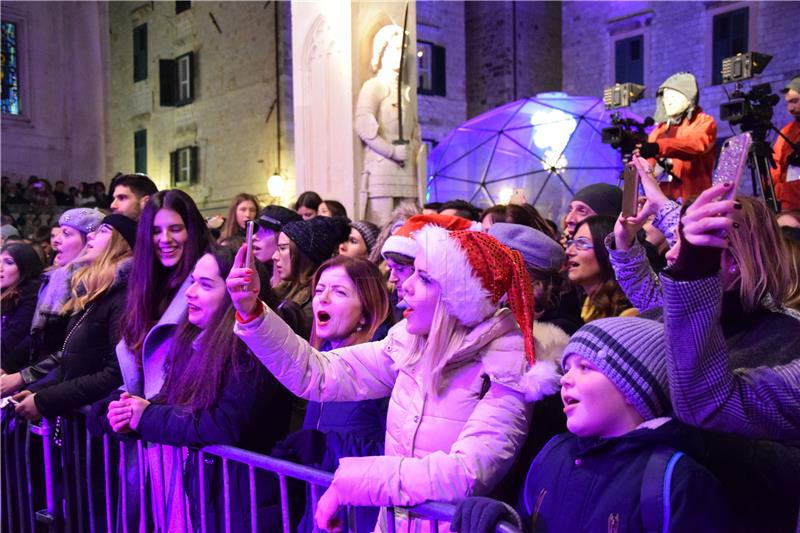 Doček Nove godine na dubrovačkom Stradunu