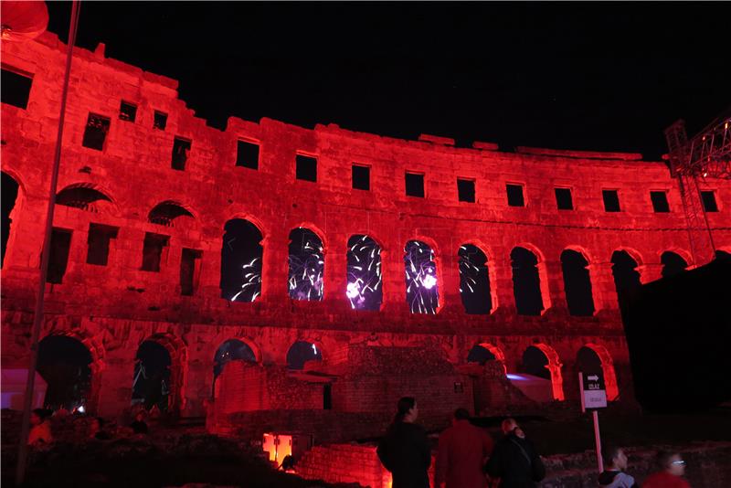 Istrani bučno i veselo dočekali Novu godinu