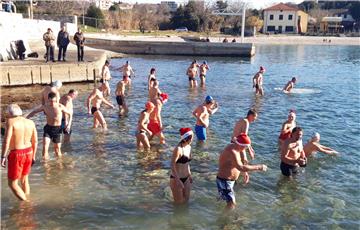 Dozens take part in New Year Day Swim in Croatian coastal cities