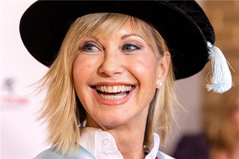 Olivia Newton-John opovrgnula da je na samrti