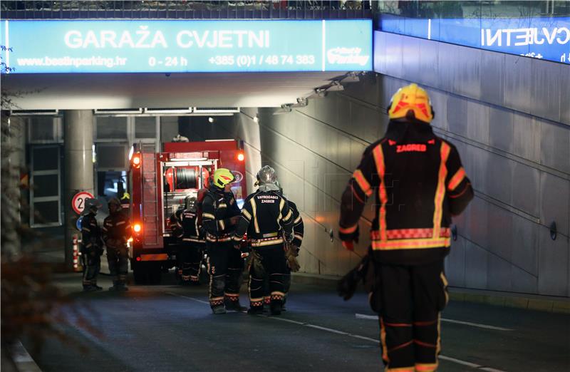 Iz podzemne garaže kod Cvjetnog trga izbio dim