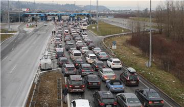 Gužve na graničnom prijelazu Bregana