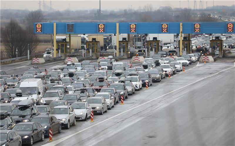 Gužve na graničnom prijelazu Bregana