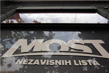 Most: Iz RH dnevno iseljava 180 ljudi, a ministar Kuščević povećava broj službenika