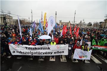 Tisuće na prosvjedima protiv novog mađarskog zakona o radu