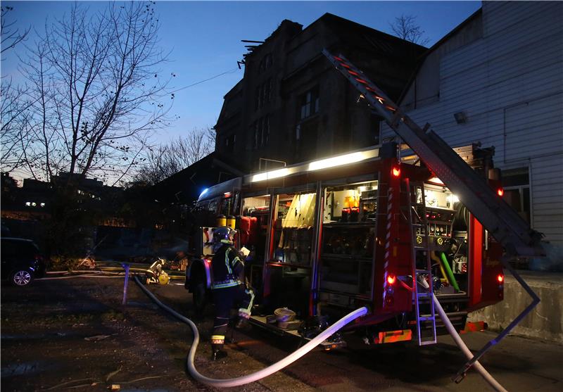 U požaru izgorio kat kuće i krov