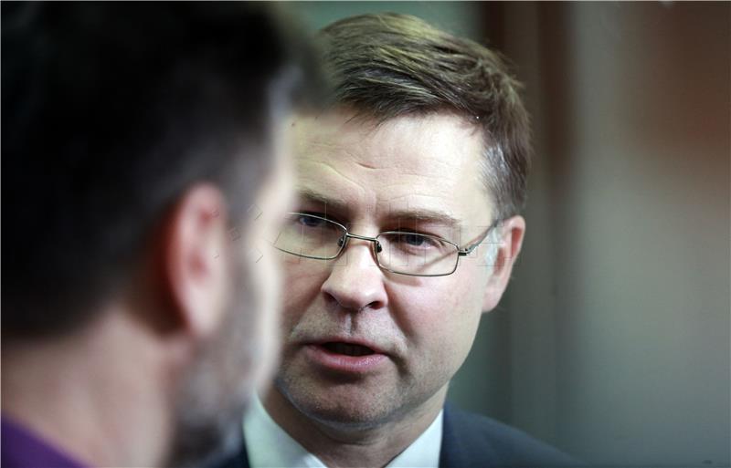 Dombrovskis praises Croatia for hard and intensive work on adoption of euro