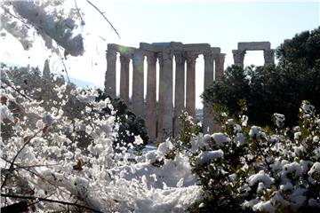 GREECE WEATHER SNOW