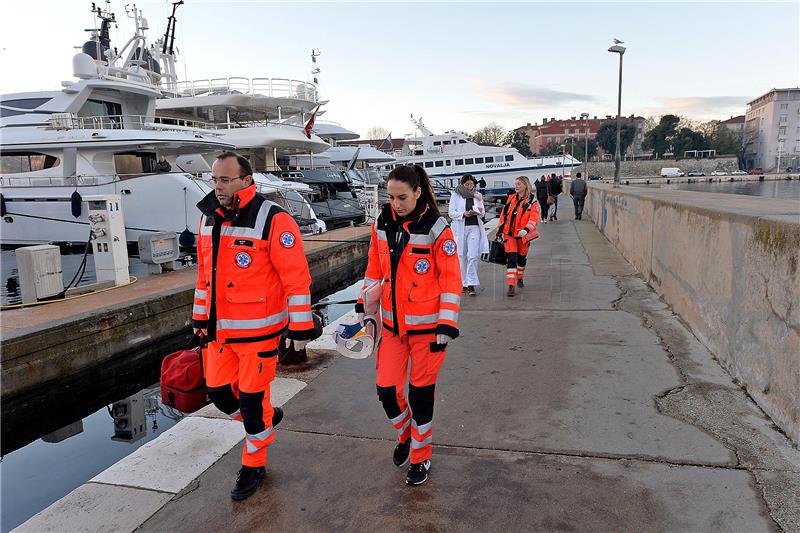 Na ulazu u luku Zadar u središtu grada udario je Jadrolinijin katamaran