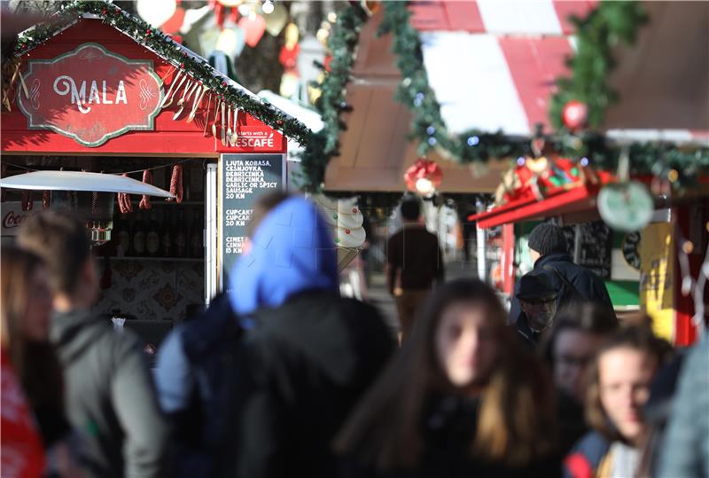 Zagreb za vrijeme adventa i novogodišnjih događanja posjetilo 11 posto više gostiju