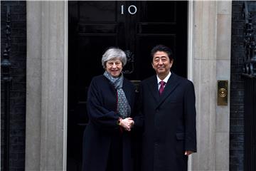 Japanski premijer Abe nakon susreta s May: svijet ne želi brexit bez dogovora