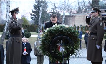 Krstičević i  Błaszczak,  položili vijenac kod spomenika „Glas hrvatske žrtve-zid boli“ na Gradskom groblju Mirogoj 