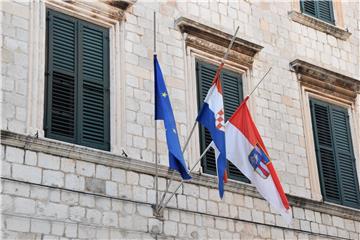 Dubrovnik: Zastave na pola koplja za Dan žalosti