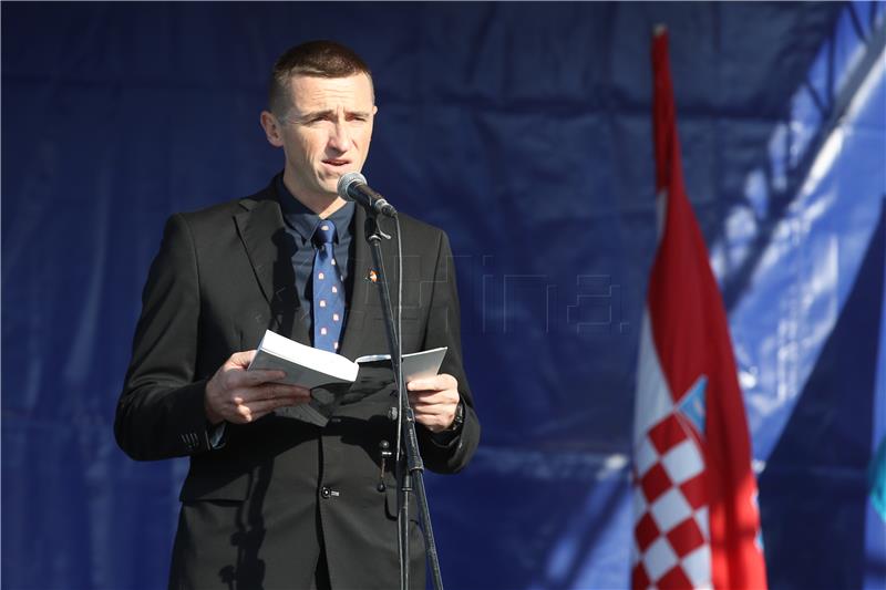 Vukovar mayor wonders if Croatia should be silent about Serb students disrespecting Croatian anthem