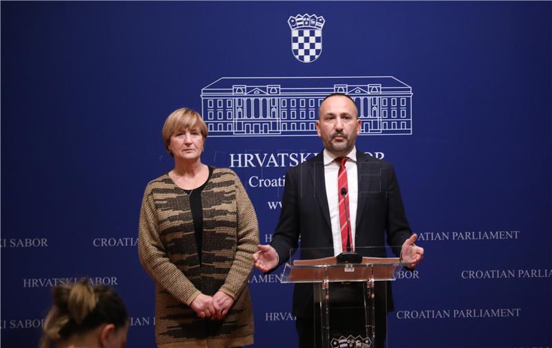 Konferencija za medije zastupnika Hrvoja Zekanovića i Ruže Tomašić