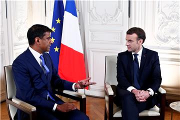 Macronovu operacija zavođenja "Choose France" ugrožavaju "žuti prsluci"