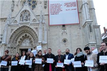 Commemoration for Holocaust victims held in front of Zagreb Cathedral