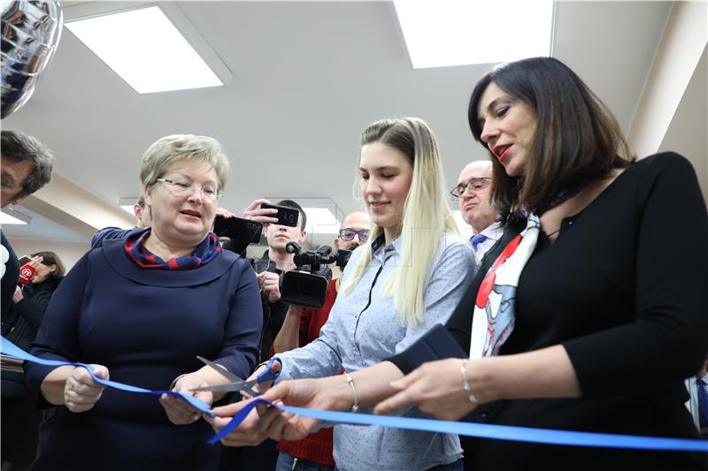 Ministrica Divjak na otvorenju restorana studentske prehrane na Filozofskome fakultetu