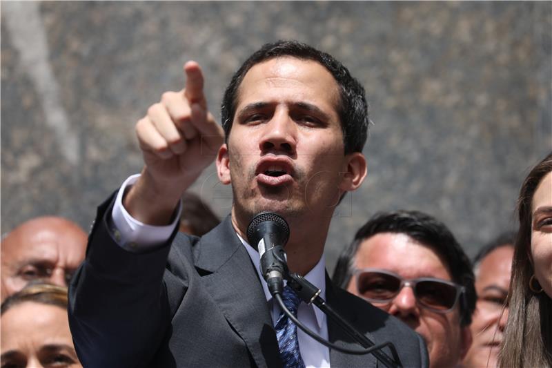 Venezuelski oporbeni čelnik Guaido odbija "lažni dijalog" s Madurom