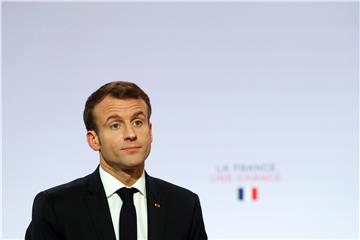 Macron odbacio kritike Salvinija i Di Maija kao nevažne