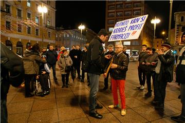 Rijeka - građani se okupili u znak podrške Huanitu Luksetiću 