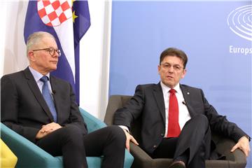 Citizens increasingly see positive results of Croatia's EU membership, Europanel hears