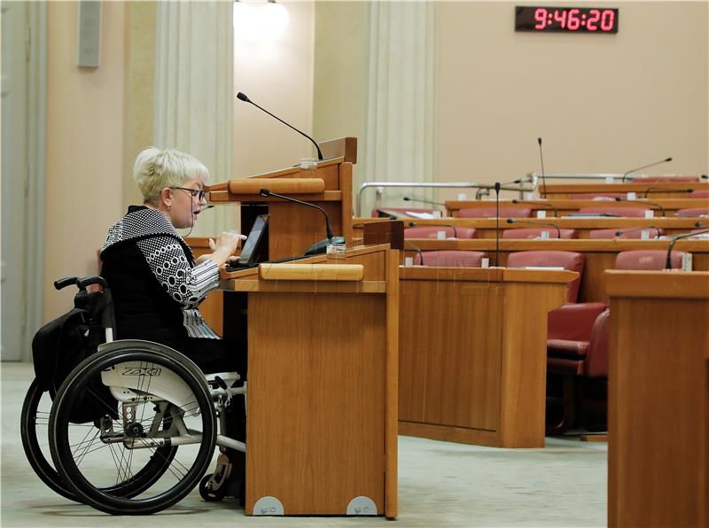 MPs applaud bill to facilitate access to public information by old and disabled people