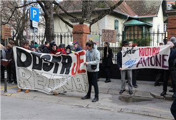 Prosvjed "Dosta je rezova"