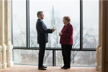 Merkel: Moguće rješenje s Londonom i bez ponovnog otvaranja rasprave o brexitu